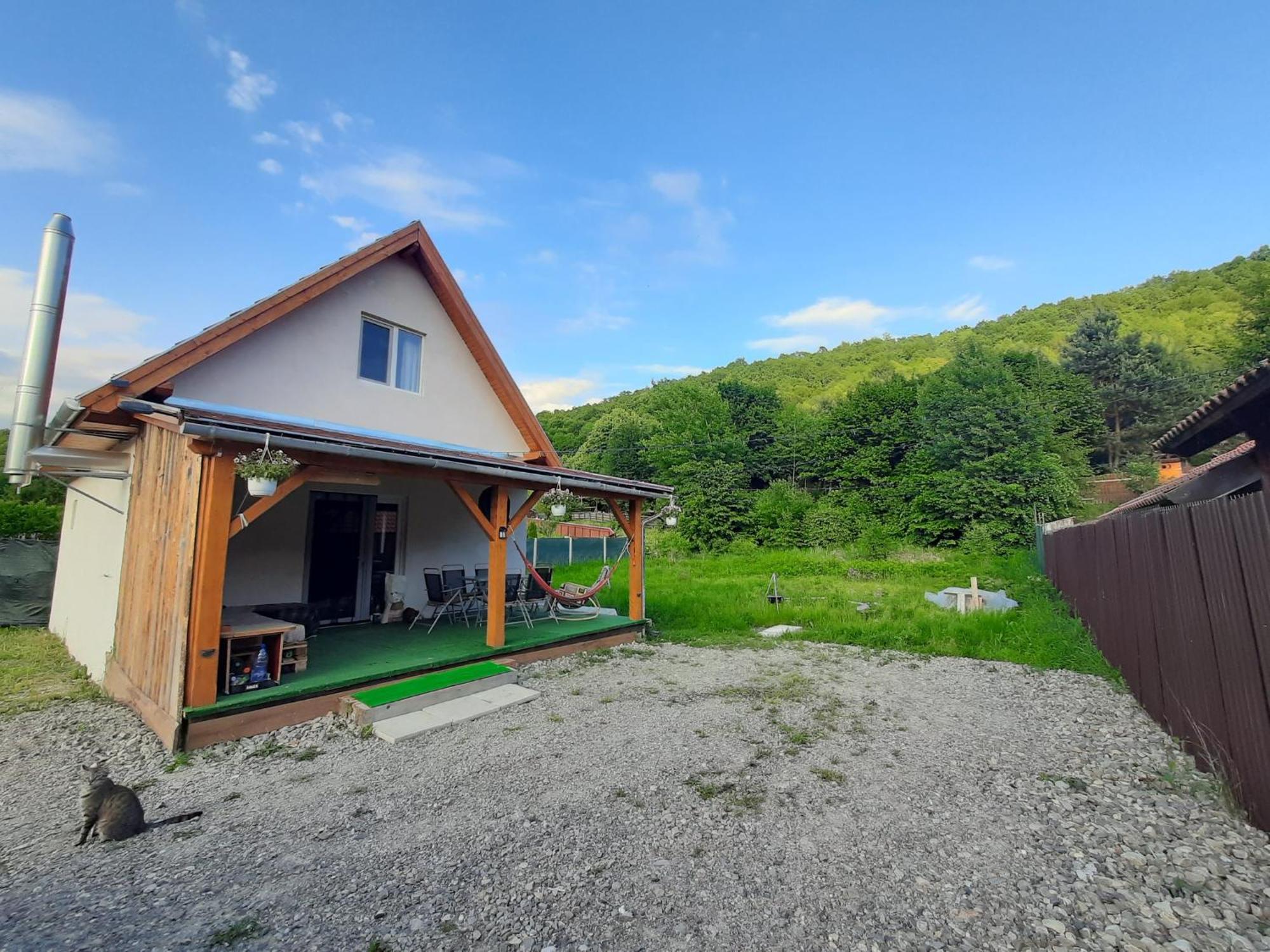 Mountain Cozy Home Sub Cetate ภายนอก รูปภาพ